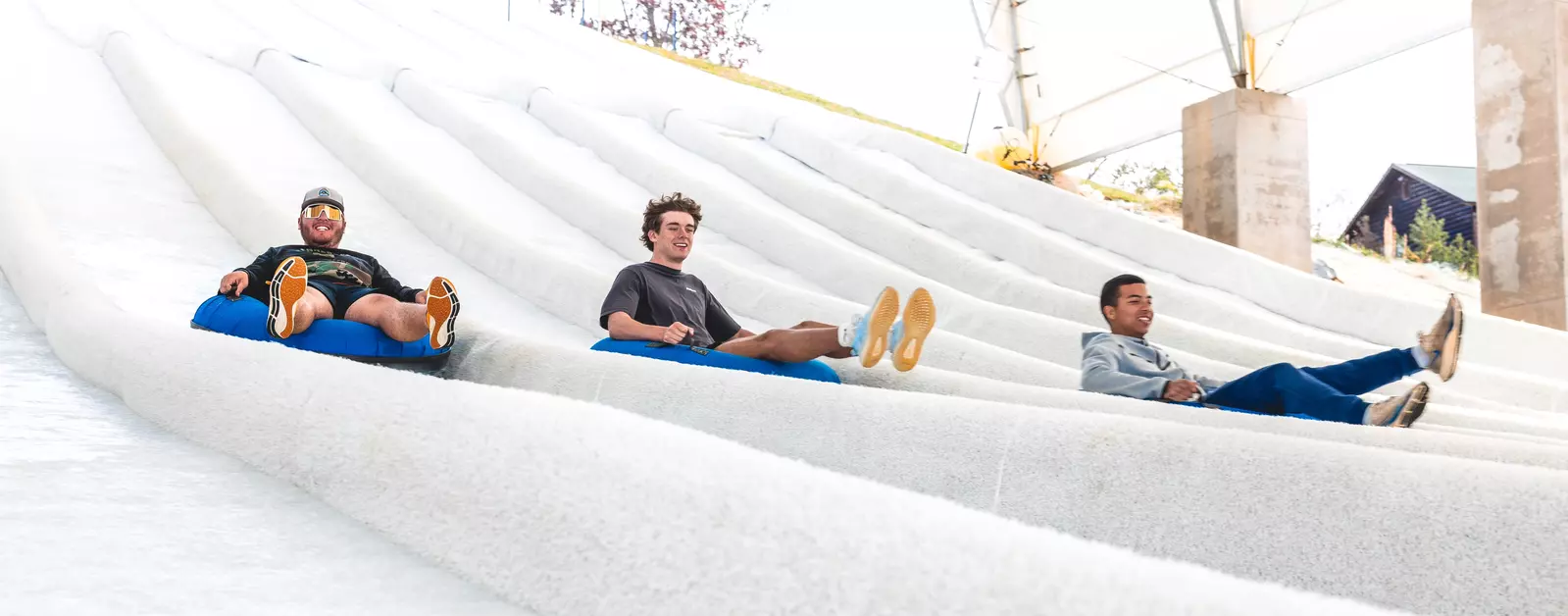 rowdy bear's smoky mountain snow tubing