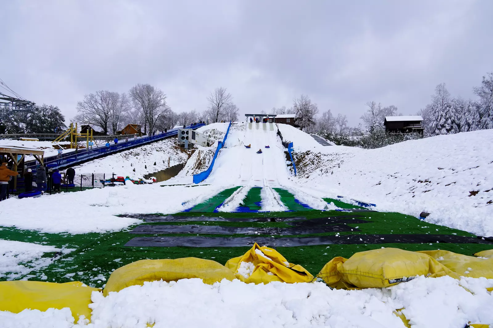 rowdy bear's smoky mountain snowpark