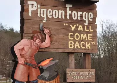 pigeon forge sign