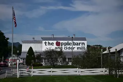 the apple barn