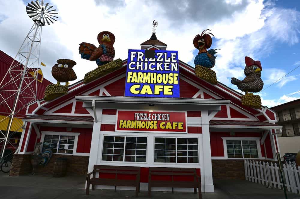 Frizzle Chicken Farmhouse Cafe in Pigeon Forge