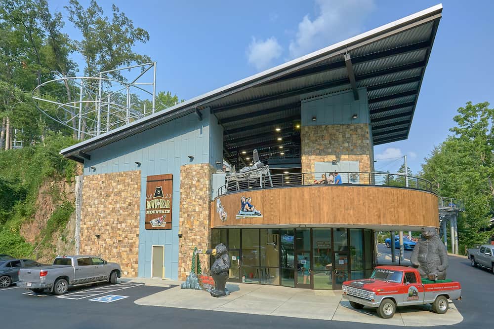 4 Perks of Visiting Rowdy Bear in Pigeon Forge and Gatlinburg