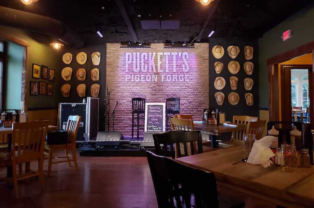 puckett's restaurant in pigeon forge